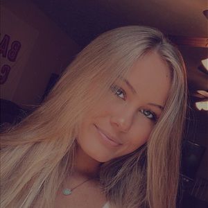 Meet your Posher, Abbey